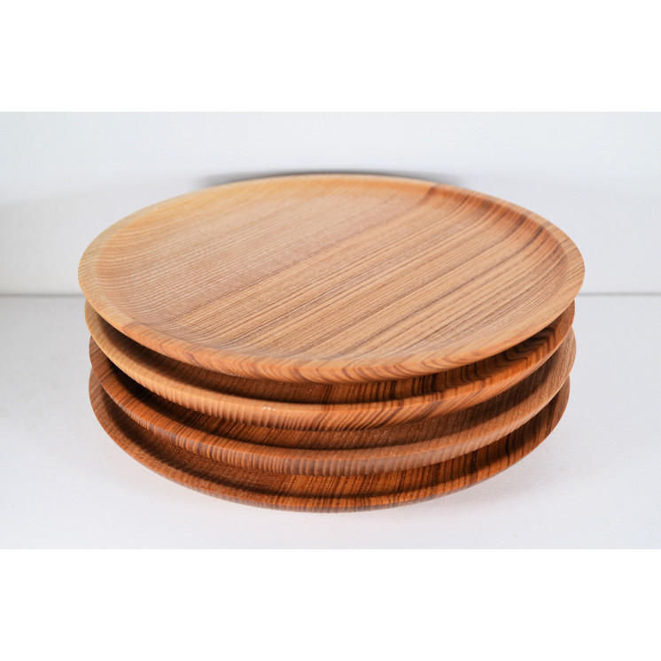 Assiette plate en bois de frêne, tourné dans notre atelier artisanal