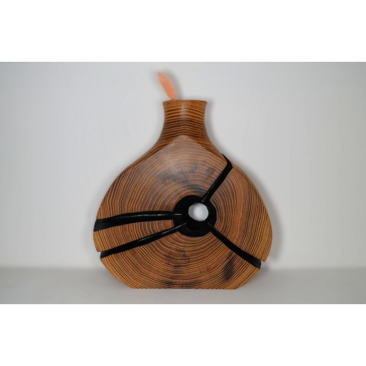 Soliflore taillé et sculptée dans une rondelle de bois de robinier