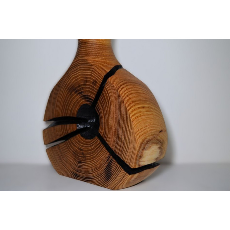 Soliflore taillé et sculptée dans une rondelle de bois de robinier