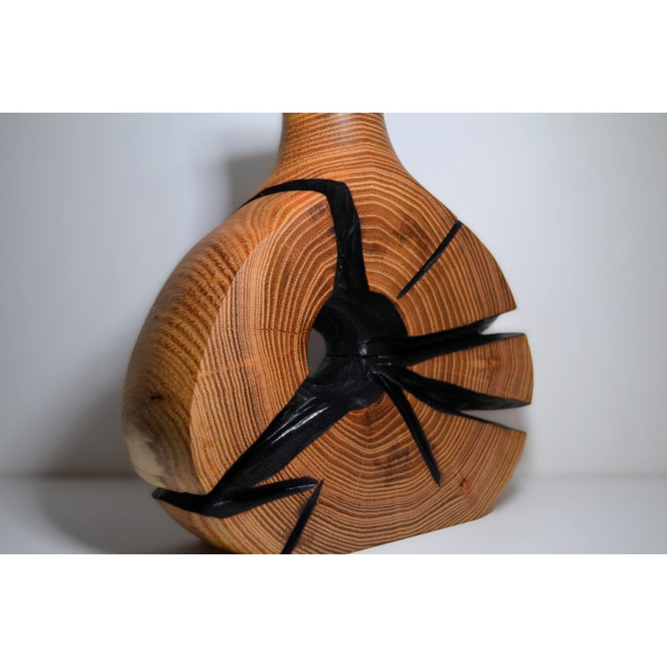 Soliflore taillé et sculptée dans une rondelle de bois de robinier