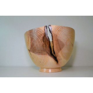 Belle coupe en bois de frêne, caractérisée par de nombreux nœuds