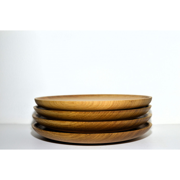 Assiette plate en bois de châtaignier, tourné dans notre atelier
