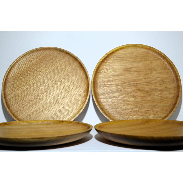 Assiette plate en bois de châtaignier, tourné dans notre atelier