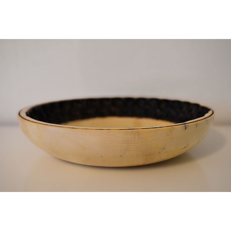 Assiette au design épuré avec décoration