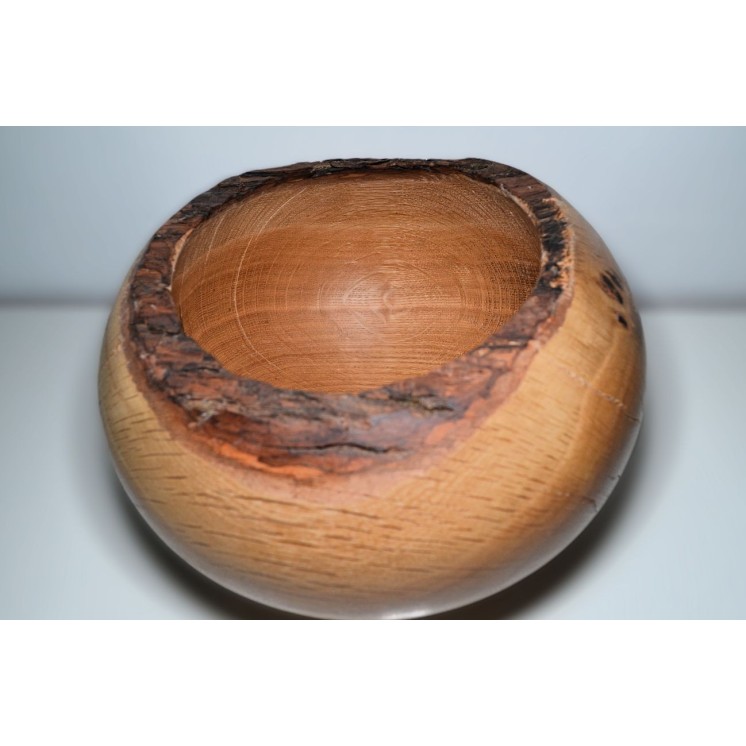 Coupe en chêne avec écorce apparente