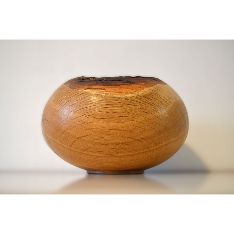 Coupe en chêne avec écorce apparente