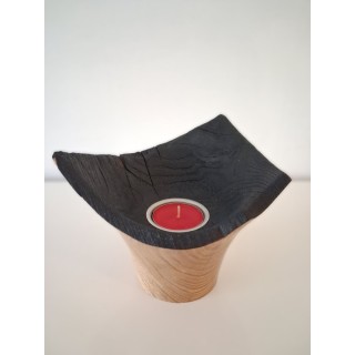 Bougeoir évasé en bois tourné et carbonisé en surface