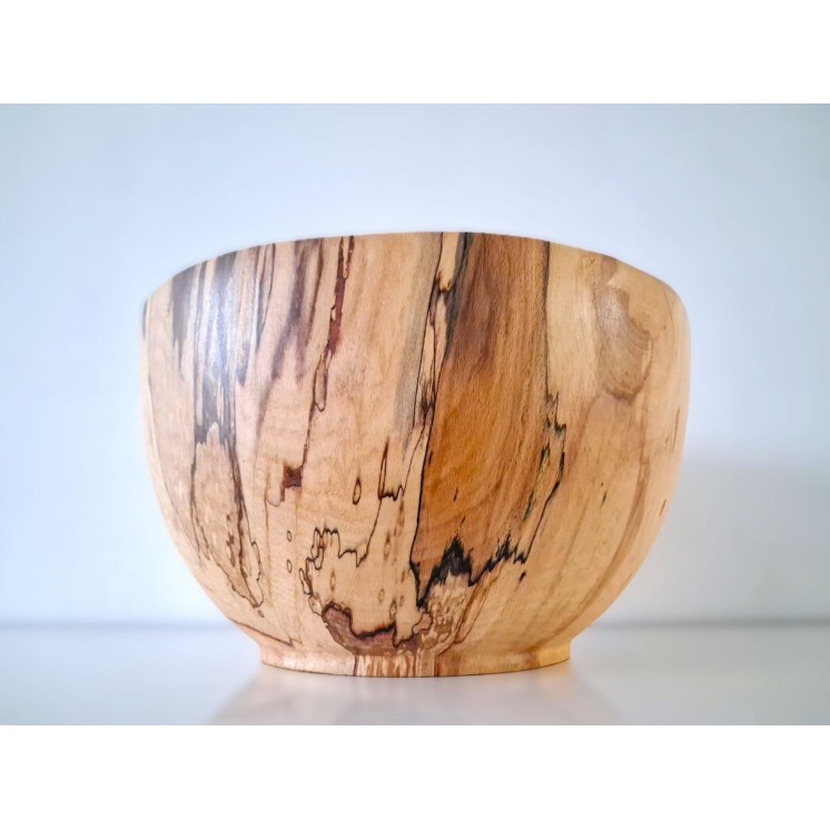 Coupe à fruits généreuse, tournée artisanalement dans du hêtre massif.