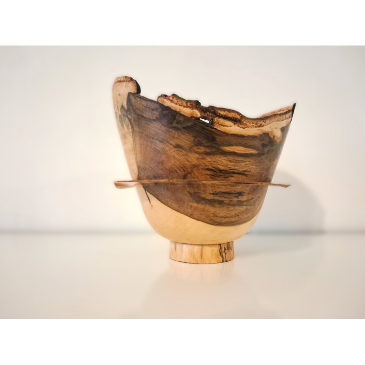 Bol décoratif en hêtre échauffé avec bord naturelle et écorce