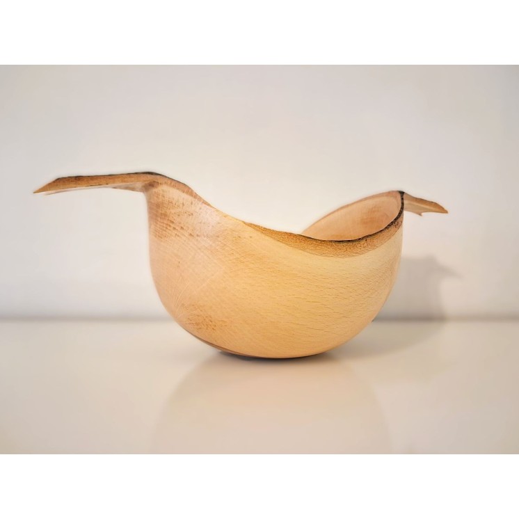 Bol décoratif artisanal en hêtre tourné vert avec écorce et anses